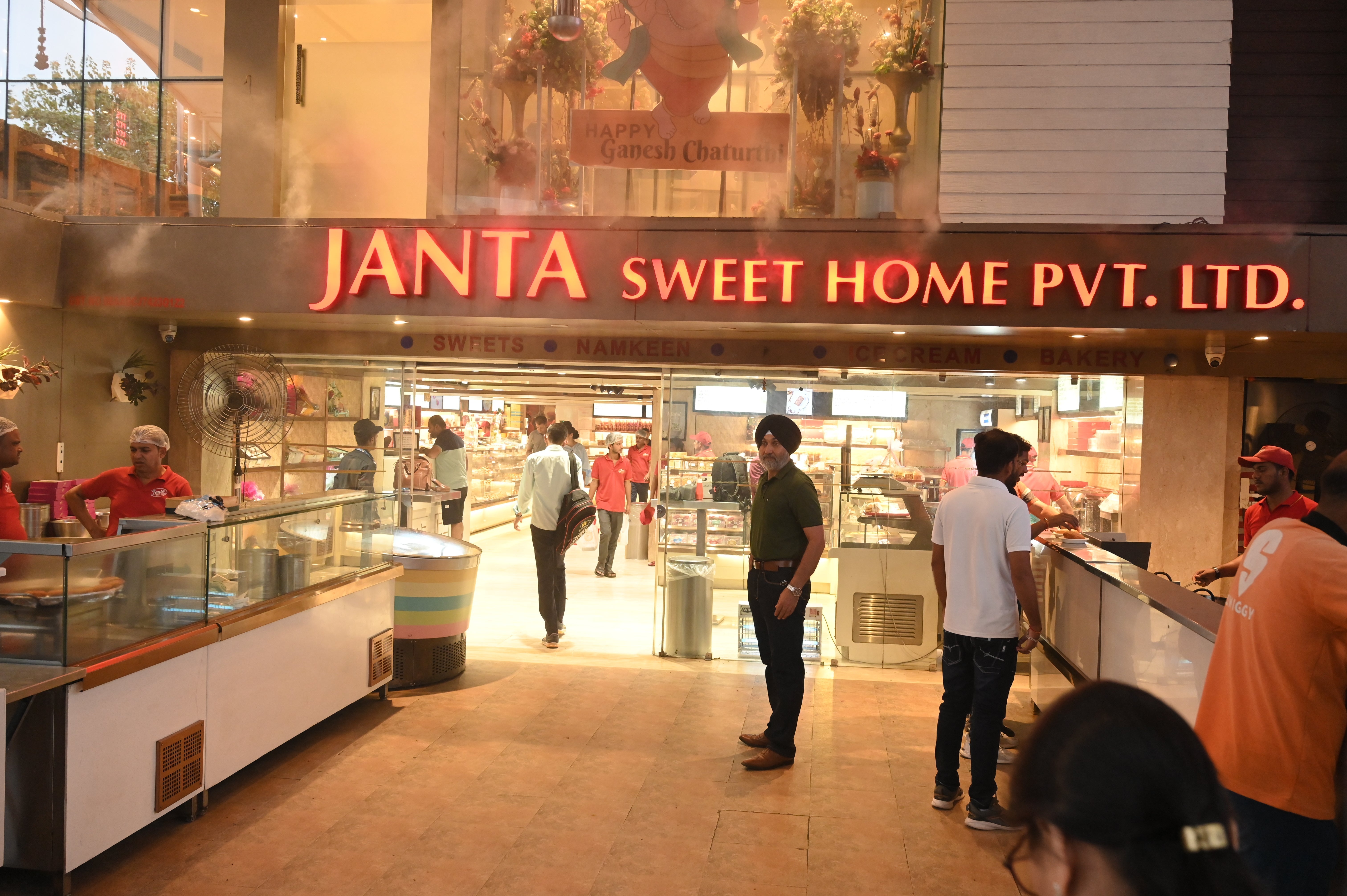 A Day at Janta Sweet Home!