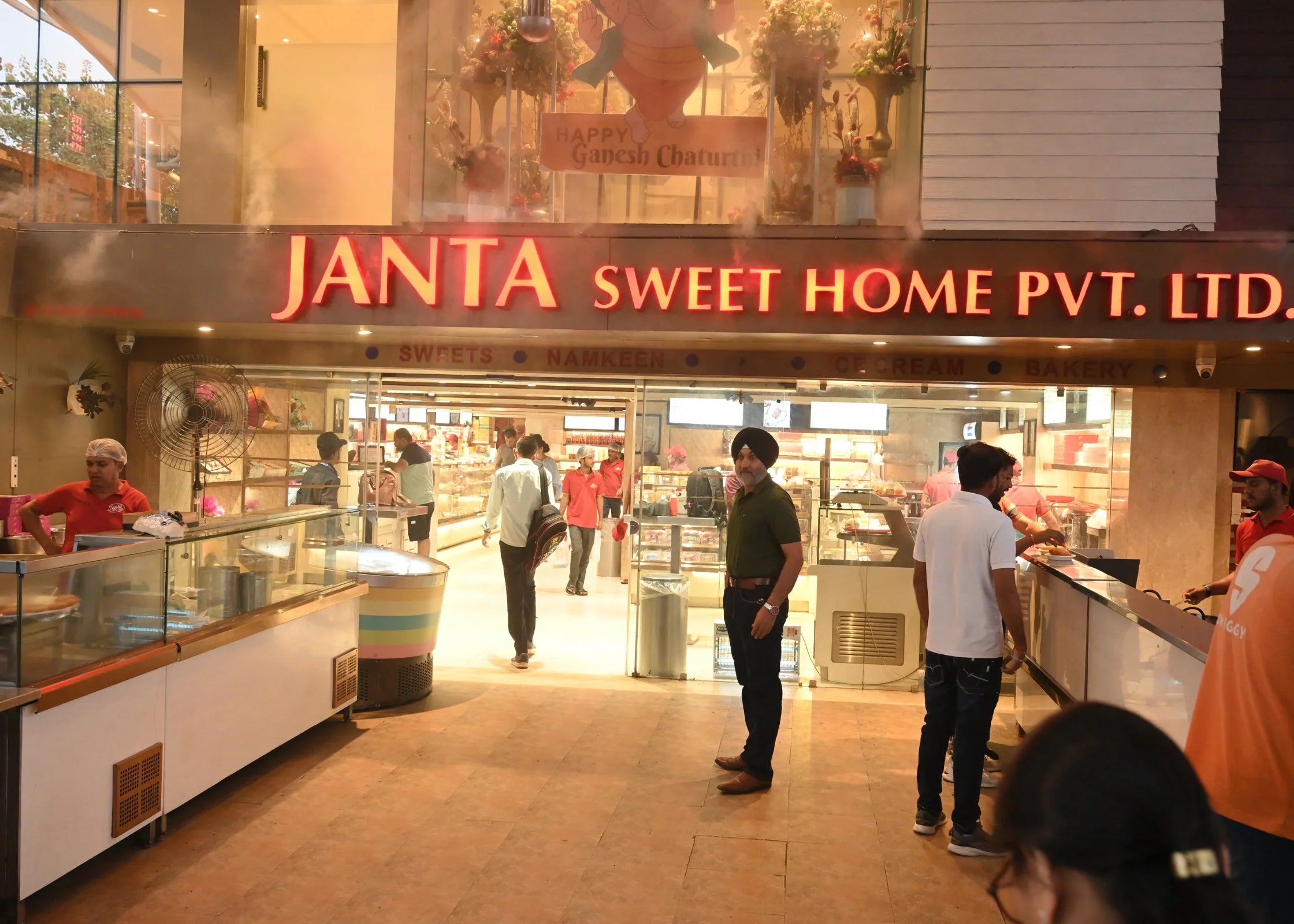 A Day at Janta Sweet Home!