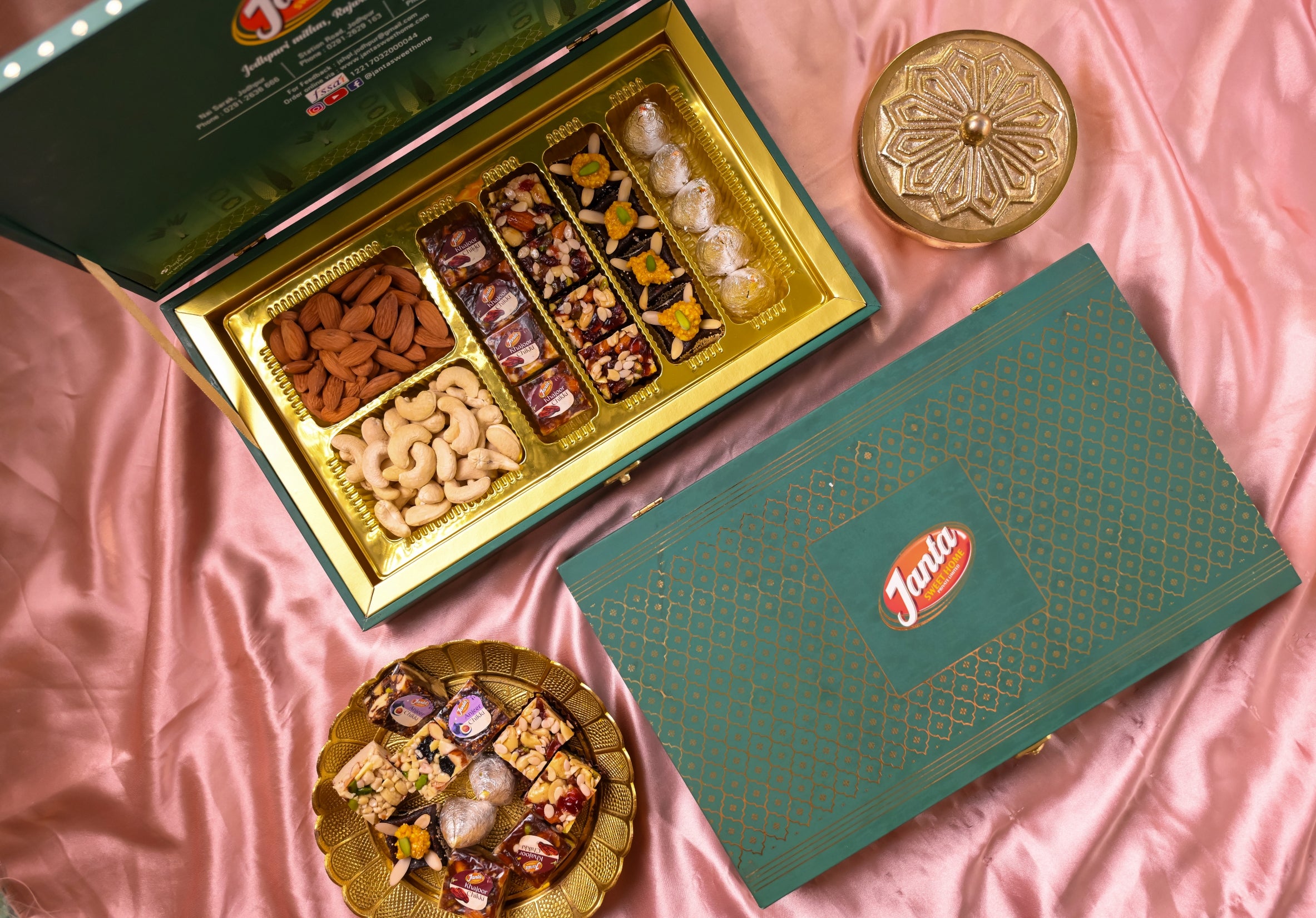 FESTIVE JOY BOХ
